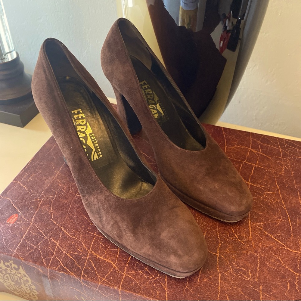 Salvatore ferragamo suede shoes size 7B